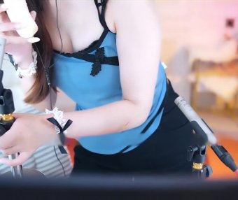 虎牙小一熟了系列吃香蕉