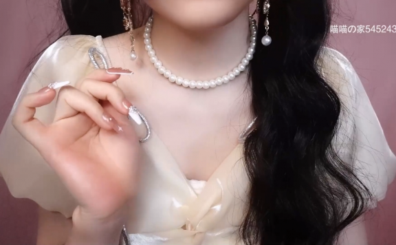 水蜜小绵羊未过审视频:一个亲亲