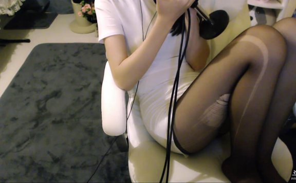 贝拉小姐姐黑丝舔耳2