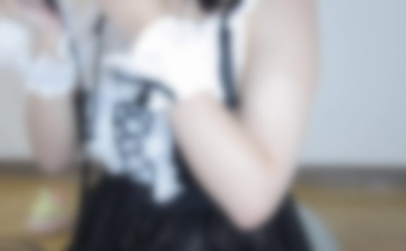 綺雨せな 扮演女仆给各位舔耳朵